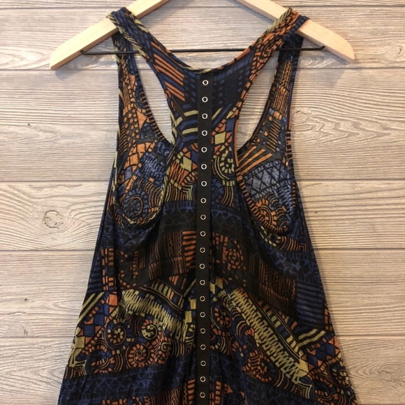 Buttons Racerback Graphic Tank Top - Picture 3 of 3